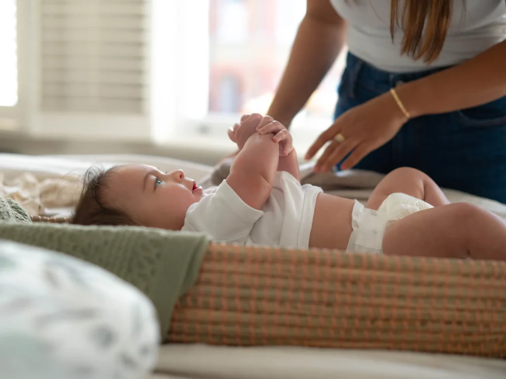 دقت داشتن در بستن پوشک